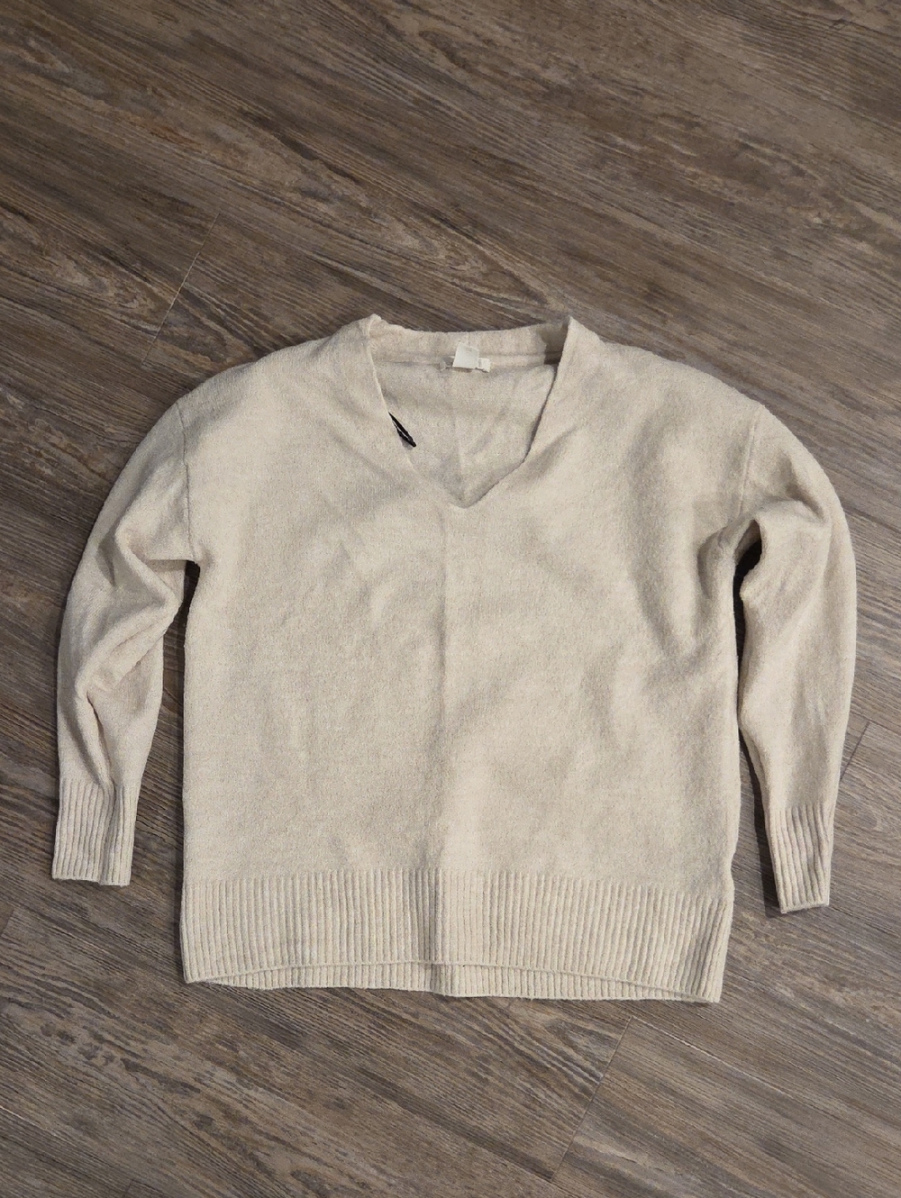 H&M Women's V-Neck Sweater in Light Cream